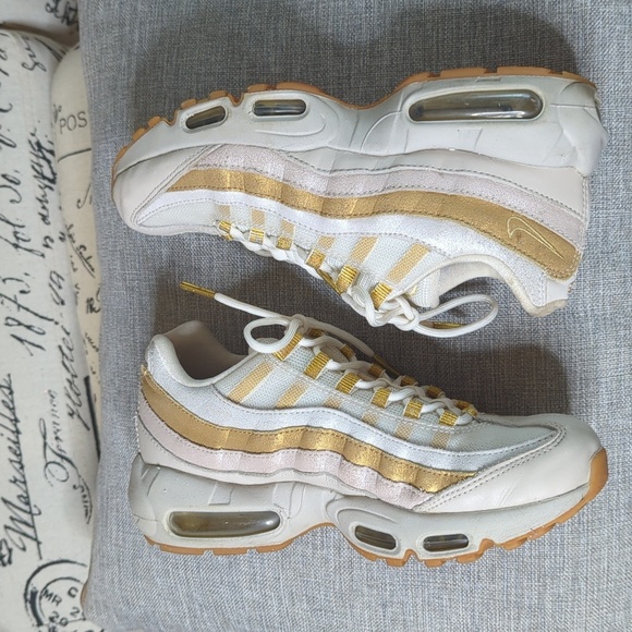 Nike Air Max 95 Av8428-001 Desert Sand Metallic Gold-Summit White Women's Size 7 - Picture 9 of 16